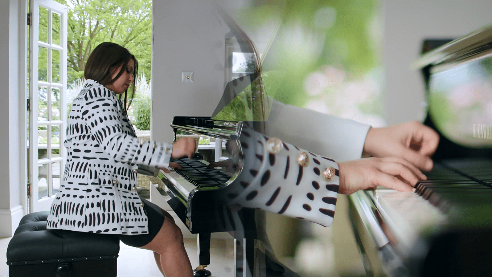 Lara Melda plays ChopinConcerto Kawai UK Lumira Studio